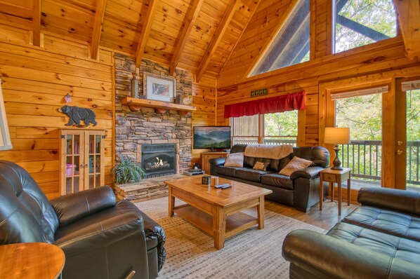 Cabin, Multiple Beds, Hot Tub | Living area