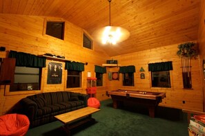 Baita, 2 camere da letto, caminetto | Area soggiorno | TV, caminetto, lettore DVD