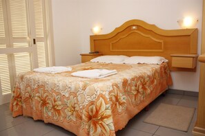 Quarto casal ou duplo | Roupas de cama antialérgicas, ferros/tábuas de passar roupa