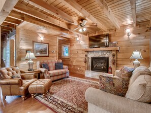 TV, fireplace, DVD player - Rainbow Ridge 4 Seasons 265 - Two Bedroom Cabin (Sevierville)