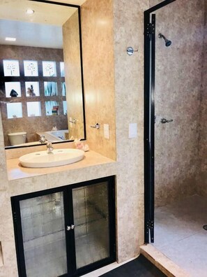 Villa, 1 habitación, acceso a la alberca | Baño | Secadora de cabello 
