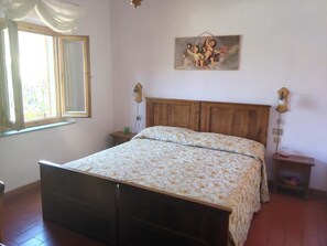 이코노미 더블룸, 앙스위트 | 책상, 무료 WiFi, 침대 시트