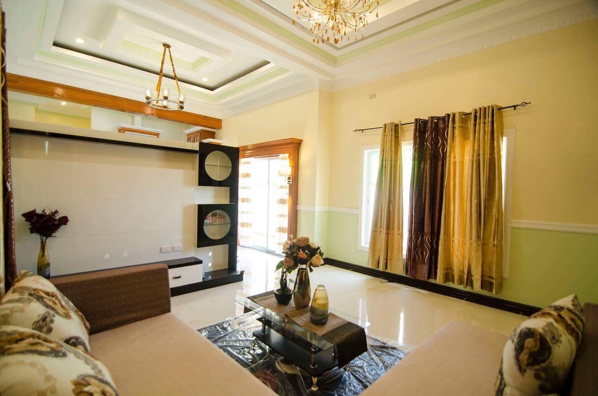 4 Bedroom House | Living area