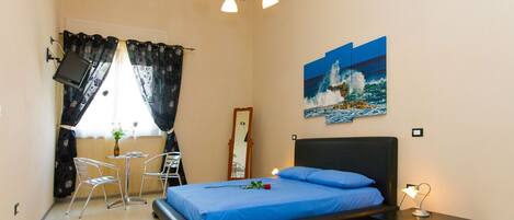 Quarto casal | Berços grátis, Wi-Fi de cortesia, roupa de cama