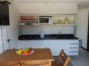 Superior Duplex, Multiple Beds, Non Smoking | Private kitchen | Fridge, microwave, oven, stovetop