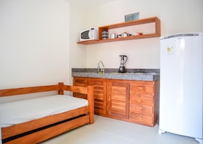 Apartamento standard, várias camas, para não fumantes | Cozinha privada | Geladeira, micro-ondas, fogão, cooktop