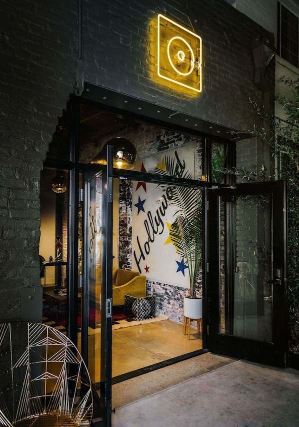 Exterior detail - Gold Diggers Hotel (Los Angeles)