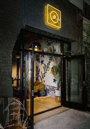 Exterior detail - Gold Diggers Hotel (Los Angeles)