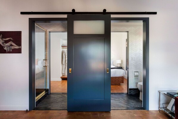 Blackout curtains, free WiFi, wheelchair access