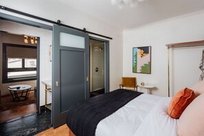 Blackout curtains, free WiFi, wheelchair access - Gold Diggers Hotel (Los Angeles)