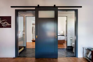 Blackout curtains, free WiFi, wheelchair access - Gold Diggers Hotel (Los Angeles)