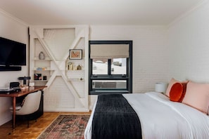 Blackout drapes, free WiFi, wheelchair access - Gold Diggers Hotel (Los Angeles)