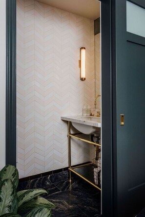 Towels - Gold Diggers Hotel (Los Angeles)