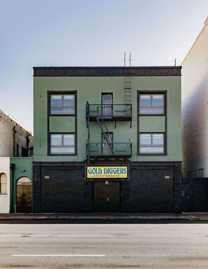 Exterior - Gold Diggers Hotel (Los Angeles)