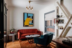 Living area - Gold Diggers Hotel (Los Angeles)