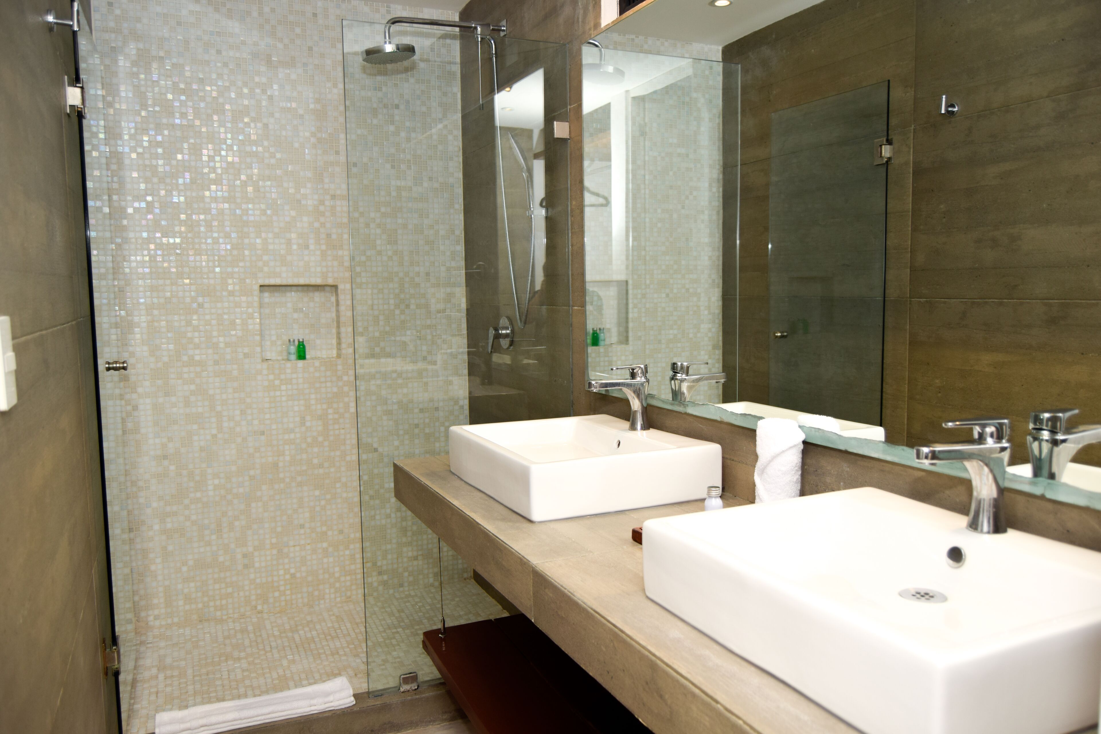 junior room, 1 king bed with sofa bed, non smoking | bathroom | shower, towels