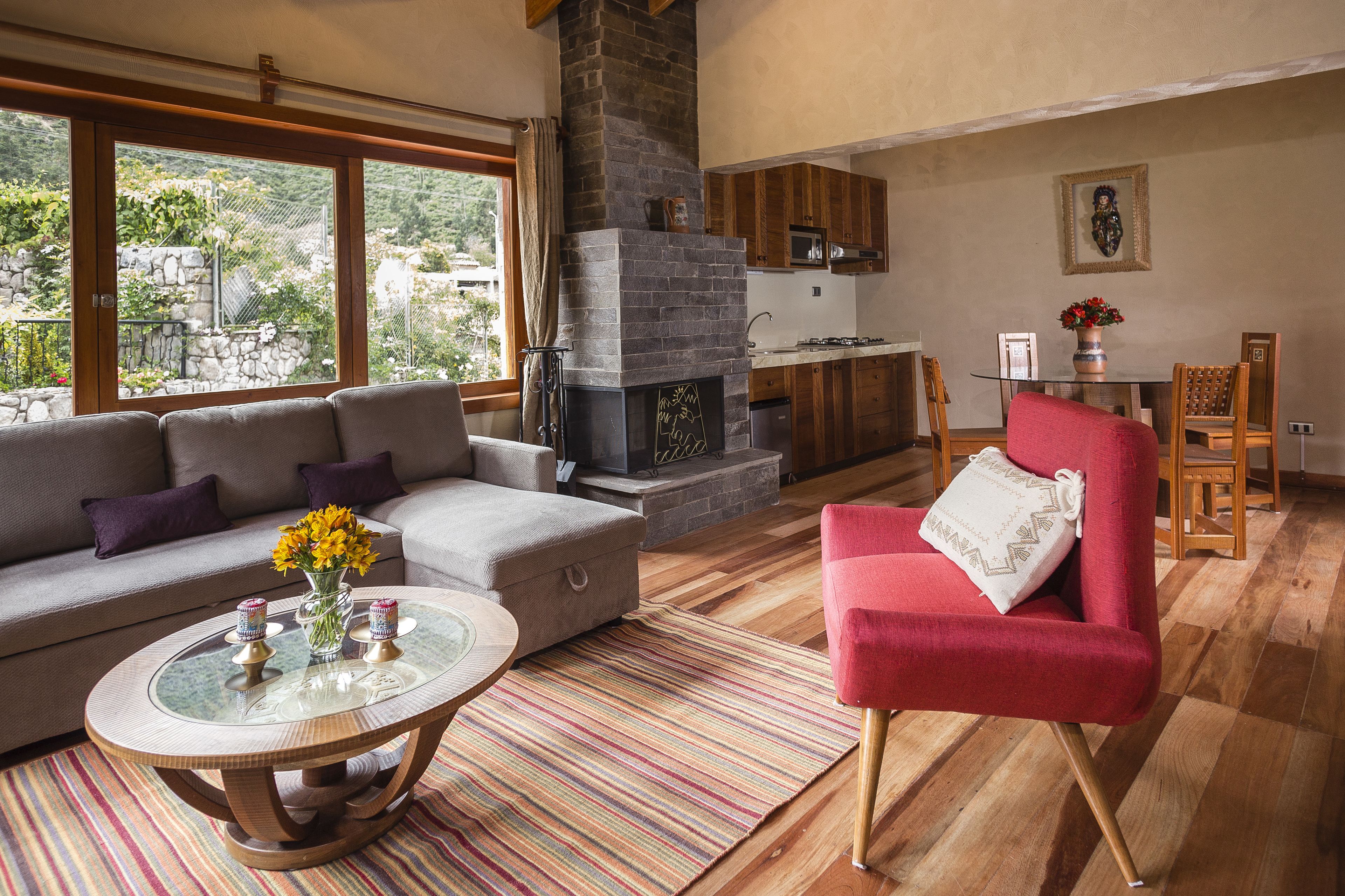 Luxe suite, meerdere bedden, niet-roken, hot tub | Donzen dekbedden, een minibar, een kluis op de kamer