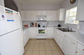Apartment, Multiple Beds | Private kitchen | Fridge, microwave, oven, stovetop