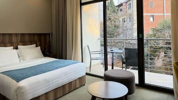 Chambre Économique, 1 grand lit, balcon, vue jardin | Draps en coton égyptien, literie de qualité supérieure, surmatelas