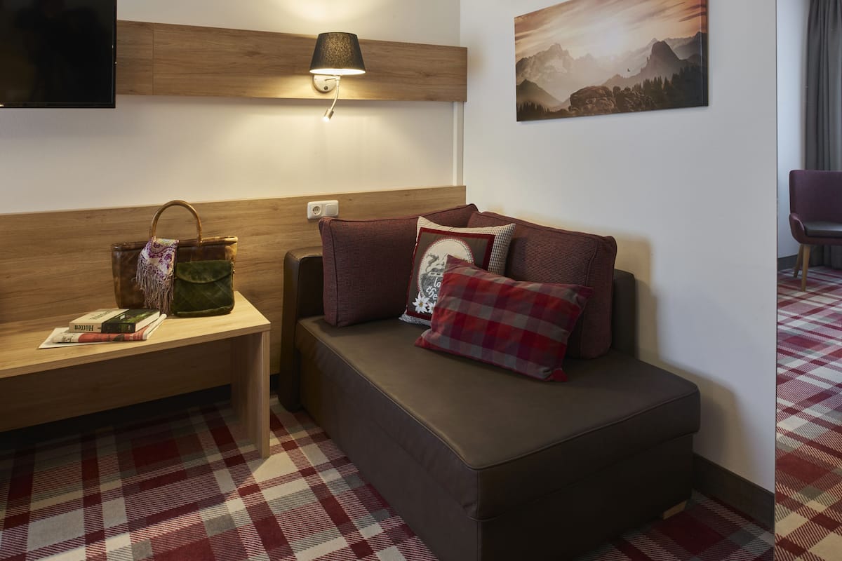 triple room | living area | flat-screen tv, toys