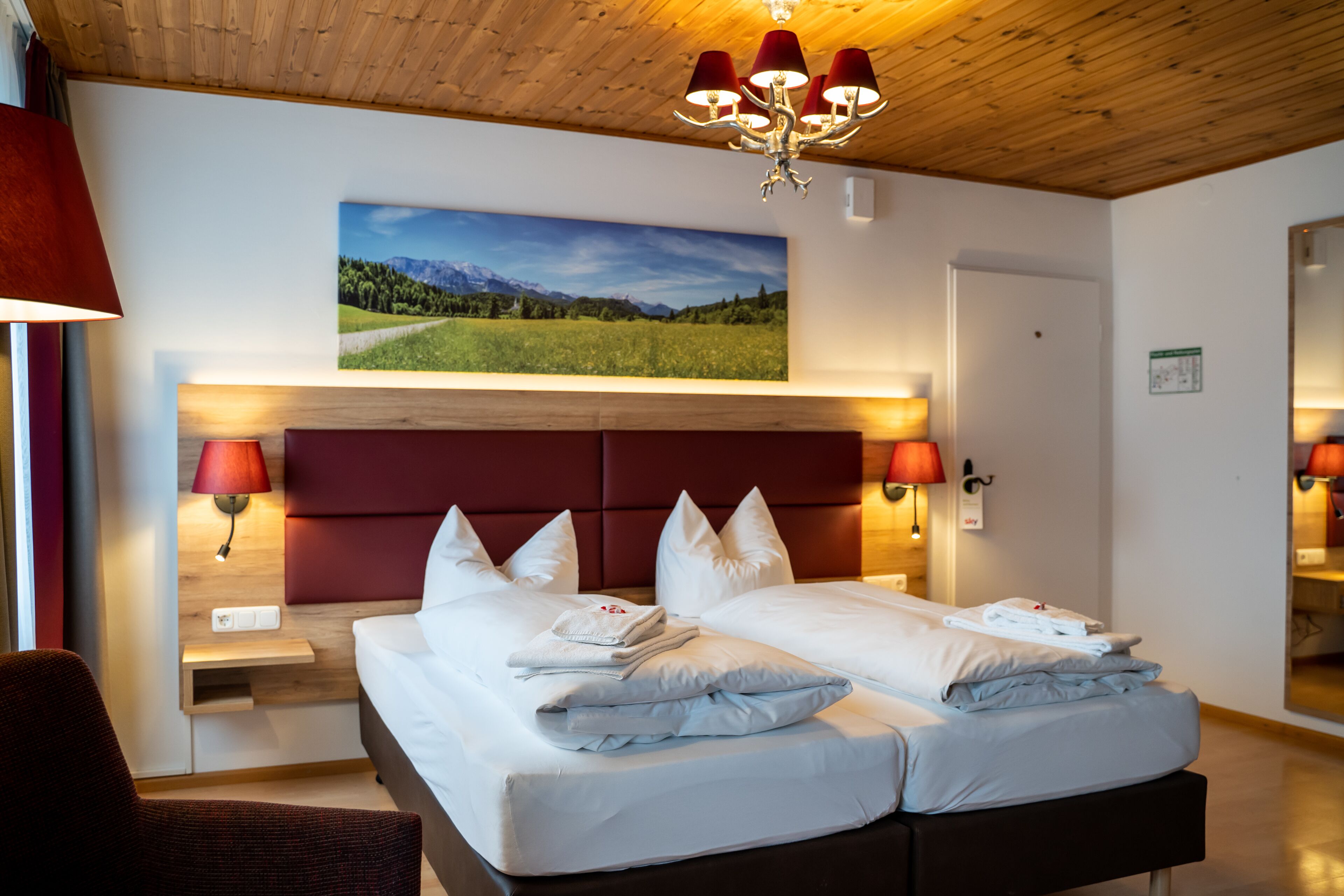 ダブルルーム | デスク、遮光カーテン、アイロン / アイロン台、WiFi (無料)