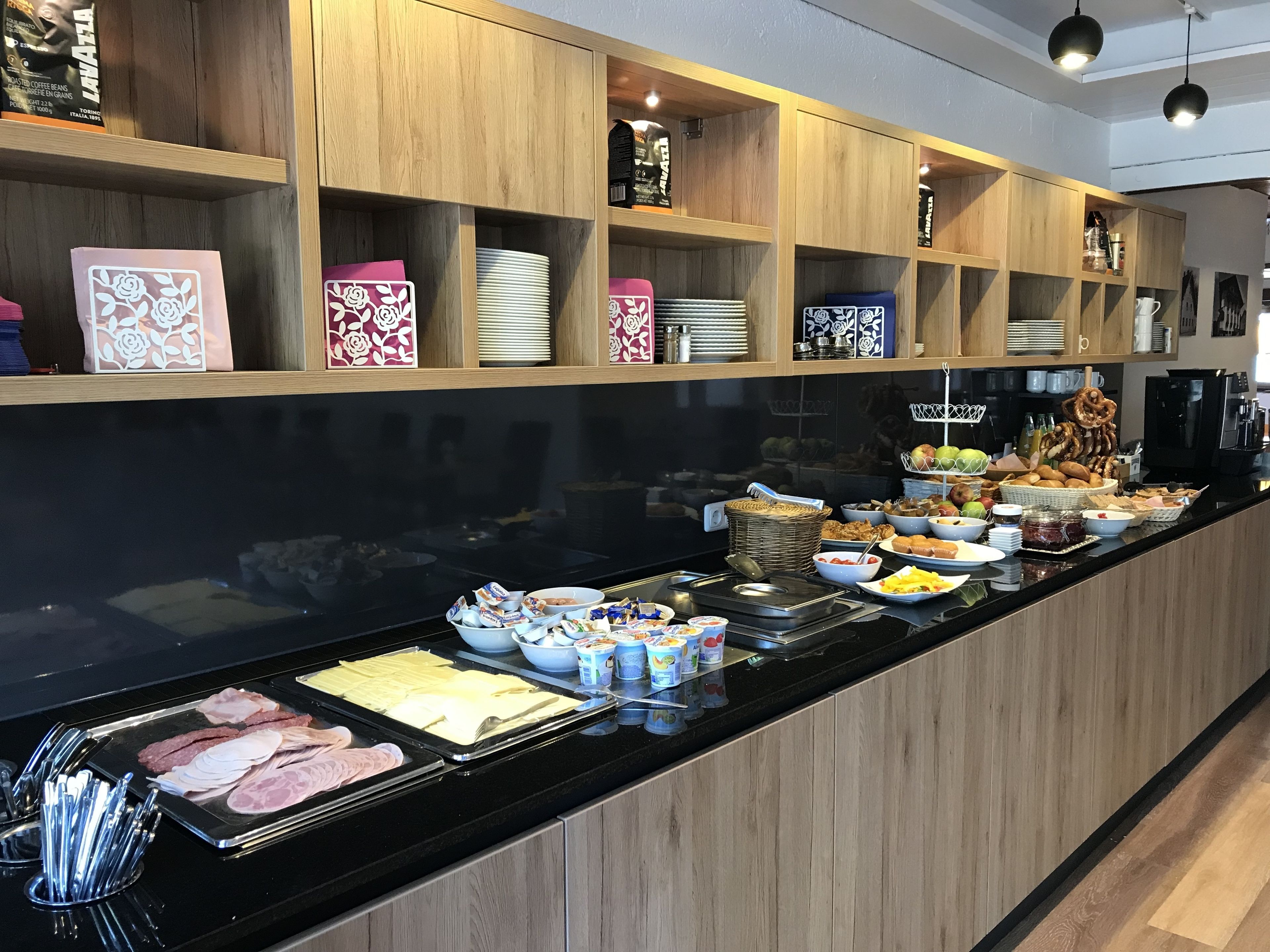 daily to-go breakfast (eur 12 per person)
