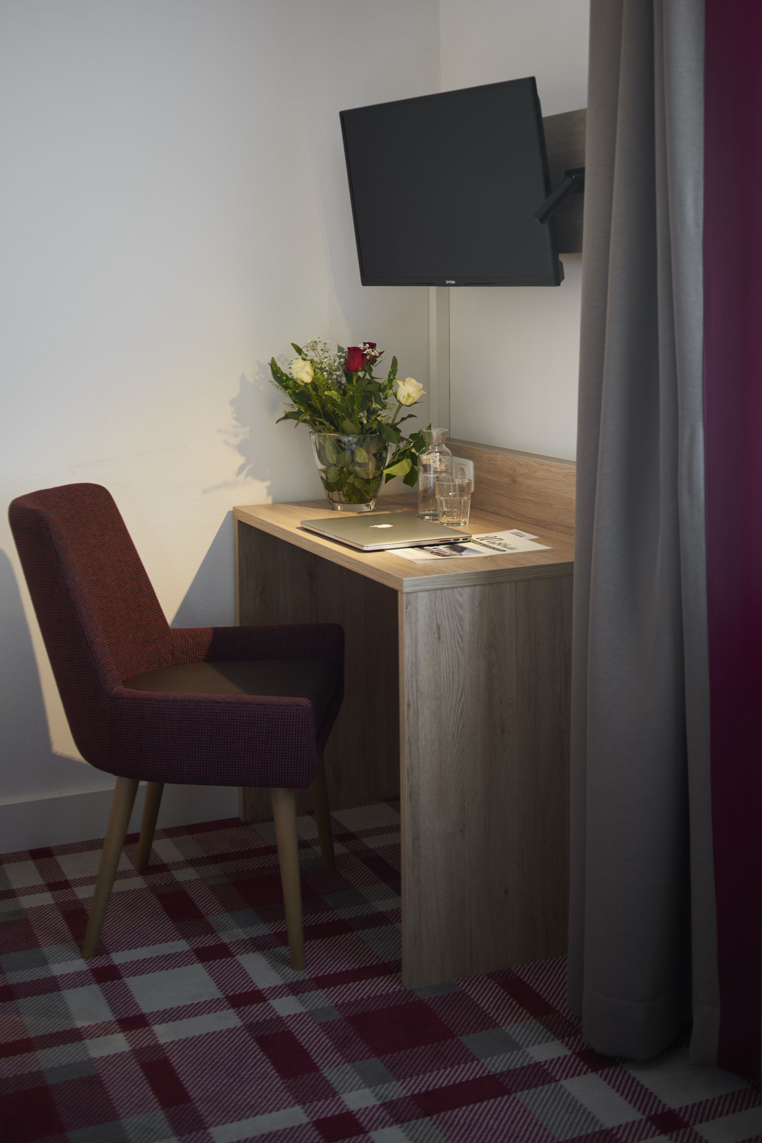single room | room amenity