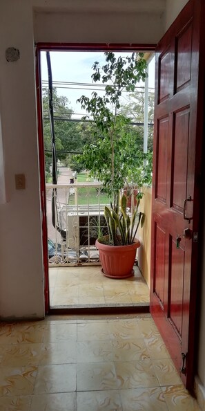 Camera panoramica, 1 letto matrimoniale, non fumatori, bagno privato | Ferro/asse da stiro, Wi-Fi gratuito, lenzuola