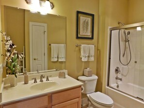 Condo, Multiple Beds (533 Edgewater) | Bathroom