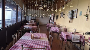 Café da manhã, almoço e jantar