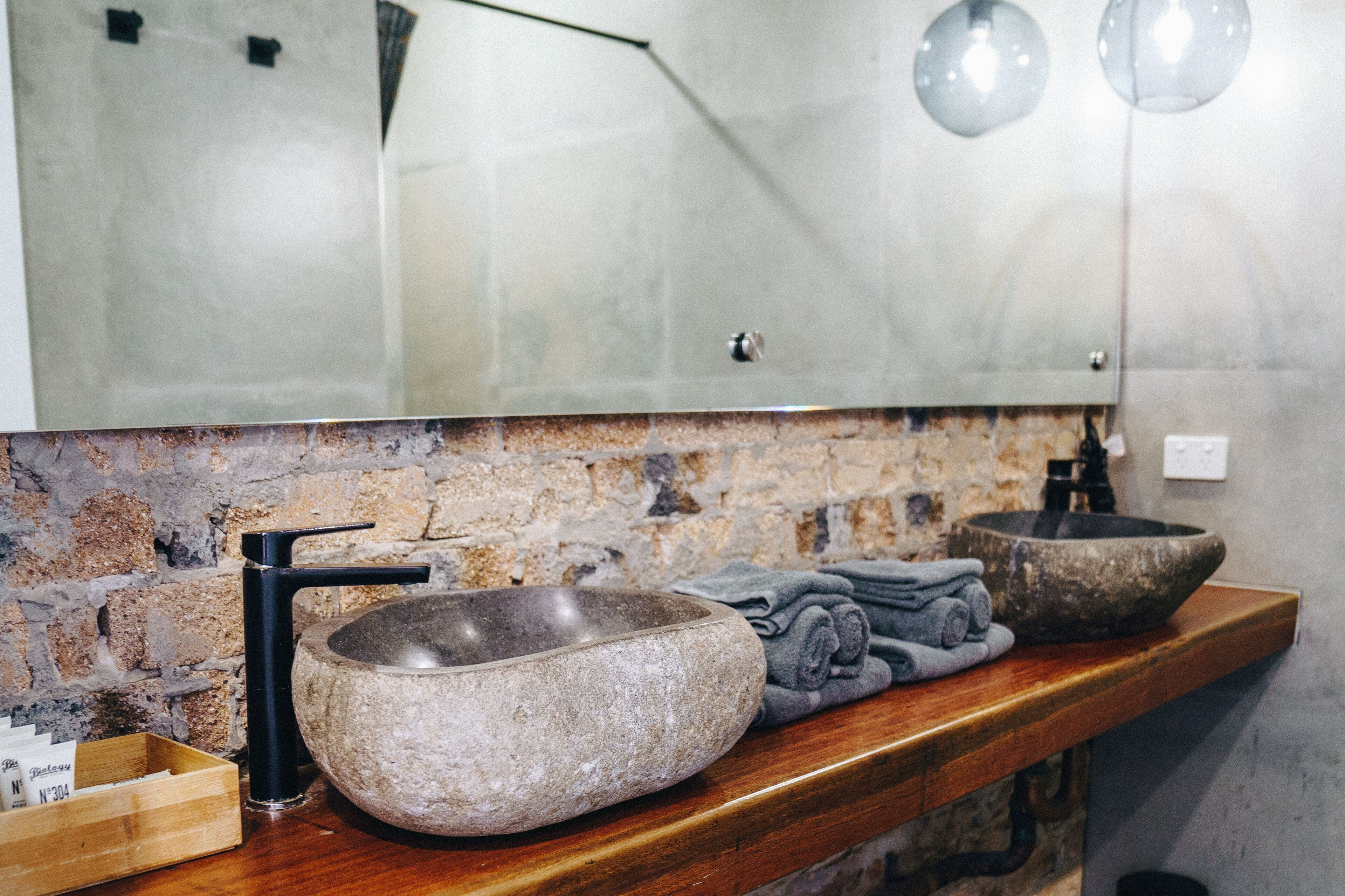 the artist suite | bathroom | shower, hair dryer, towels