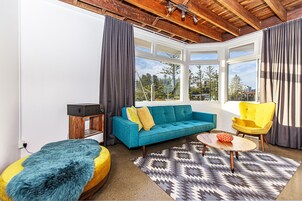 2 habitaciones, minibar, decoraciĂłn personalizada y muebles diferentes