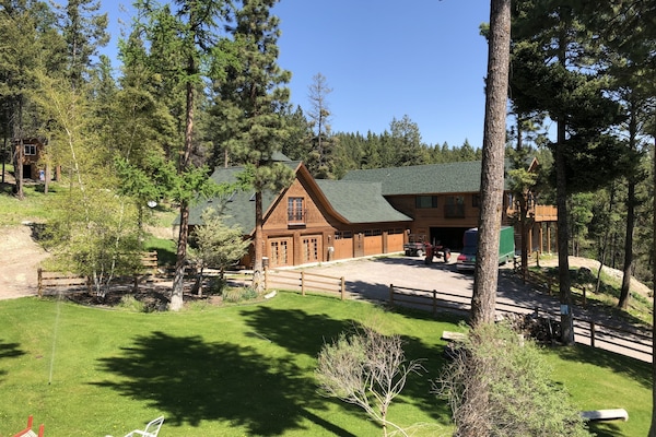 5 Star Montana Estate: Sleeps 10: Chef’s Kitchen 6 Beds 4 Bedrooms 5 Bathrooms