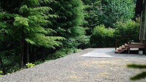 A gravel path leading to a building with a wooden staircase. - Forks & twilighters getaway at the edge of SolDuc River.. bike, hike, walk, fish (Forks)