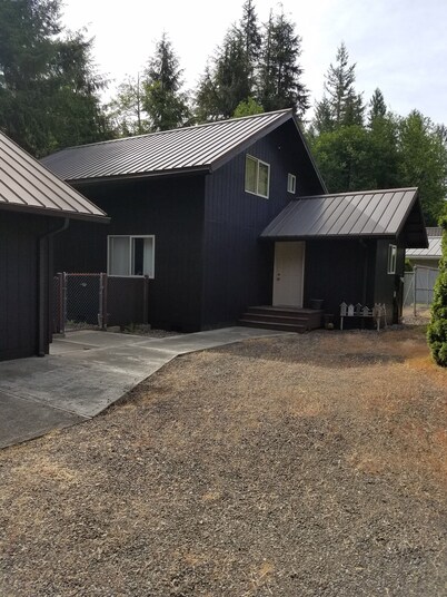 Forks & twilighters getaway at the edge of SolDuc River.. bike, hike, walk, fish