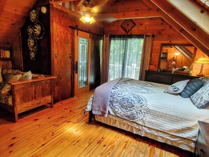 3 bedrooms, desk, iron/ironing board, travel cot