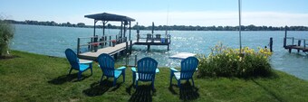 Clean Cozy Home on the St. Clair River, 4 bedroom Sleeps 7