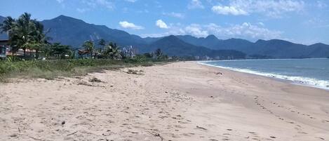 Una spiaggia nelle vicinanze