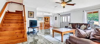 Charming Bachelorette Castle, 6 bed 4 bath & 2,  walk to Main. LTR 