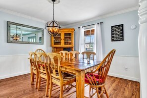 Dining - Charming Bachelorette Castle, 6 bed 4 bath & 2,  walk to Main. LTR  (Fredericksburg)