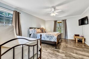 Desk, iron/ironing board, free WiFi, bed sheets - Charming Bachelorette Castle, 6 bed 4 bath & 2,  walk to Main. LTR  (Fredericksburg)