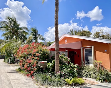 Surf Road Cottage Unit 2 (East side)