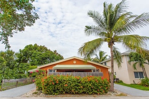 Surf Road Duplex Cottage - 10 Surf Rd.