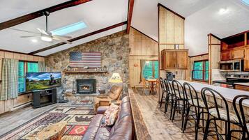 Smart-TV, Kamin, DVD-Player, Tischfußball