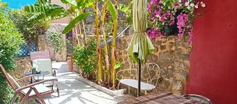 Beautiful Garden, Entire Home in the Old Town