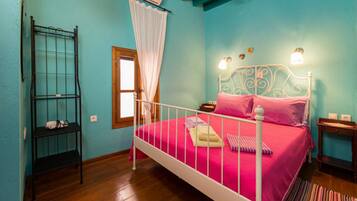 2 bedrooms, in-room safe, desk, iron/ironing board