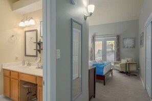 3 chambres, fer et planche à repasser, Wi-Fi, draps fournis
