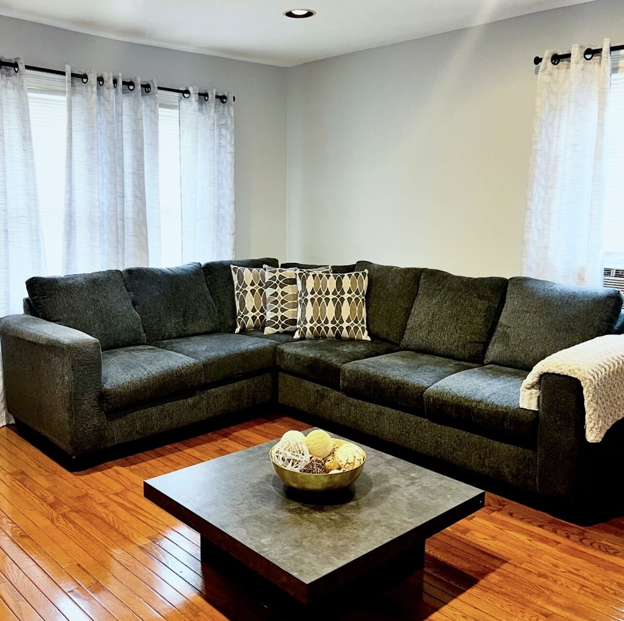 Een smart-tv, videogames en een dvd-speler