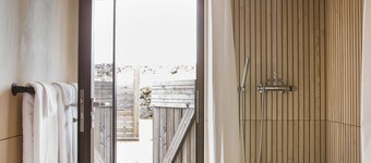 Barn House par la rive dans le sud de l'Islande - avec bain à remous