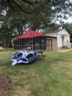 Unclassified image, 2 of 28, button